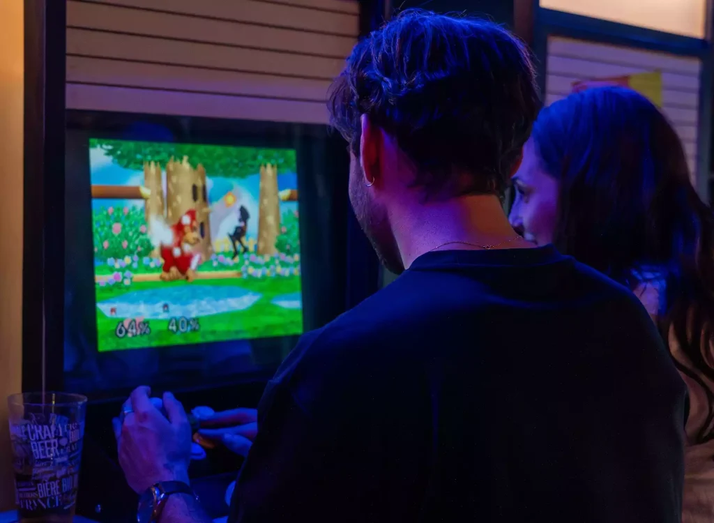 Borne d'arcade rétrofuturiste
