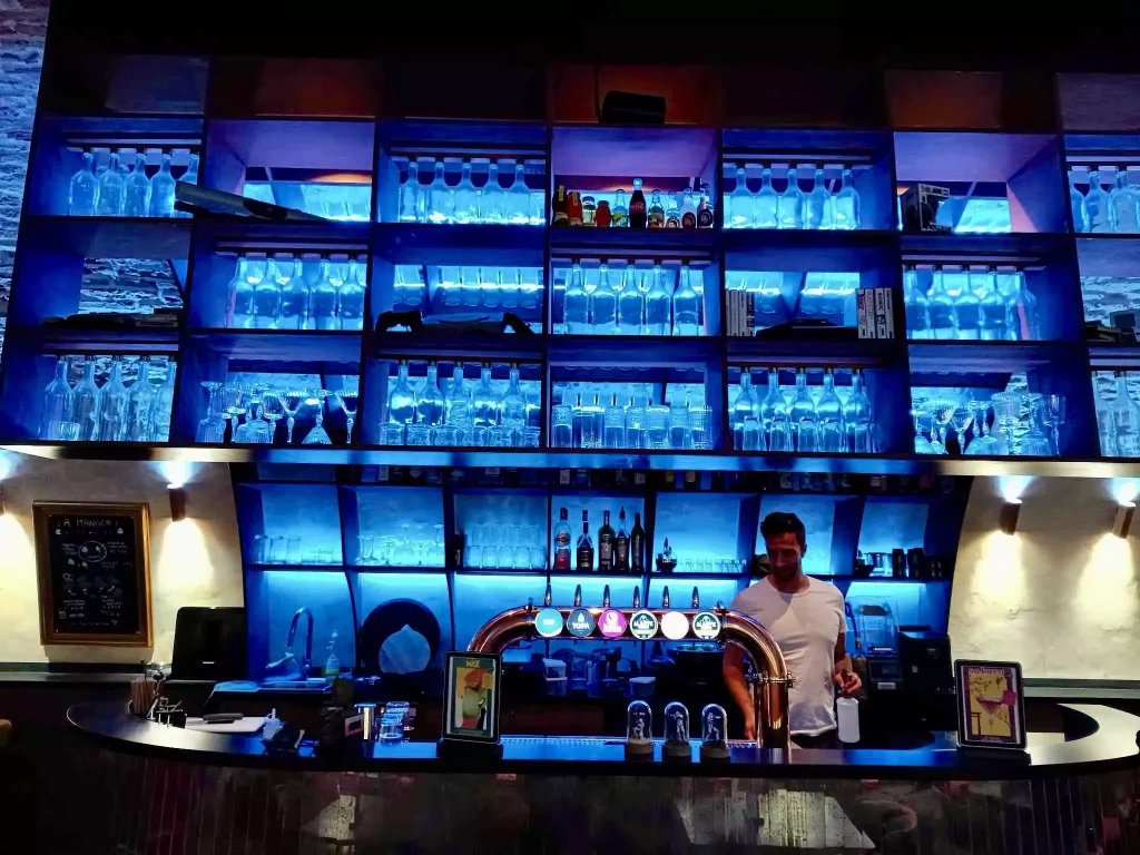Cocktail néon Invader Bar